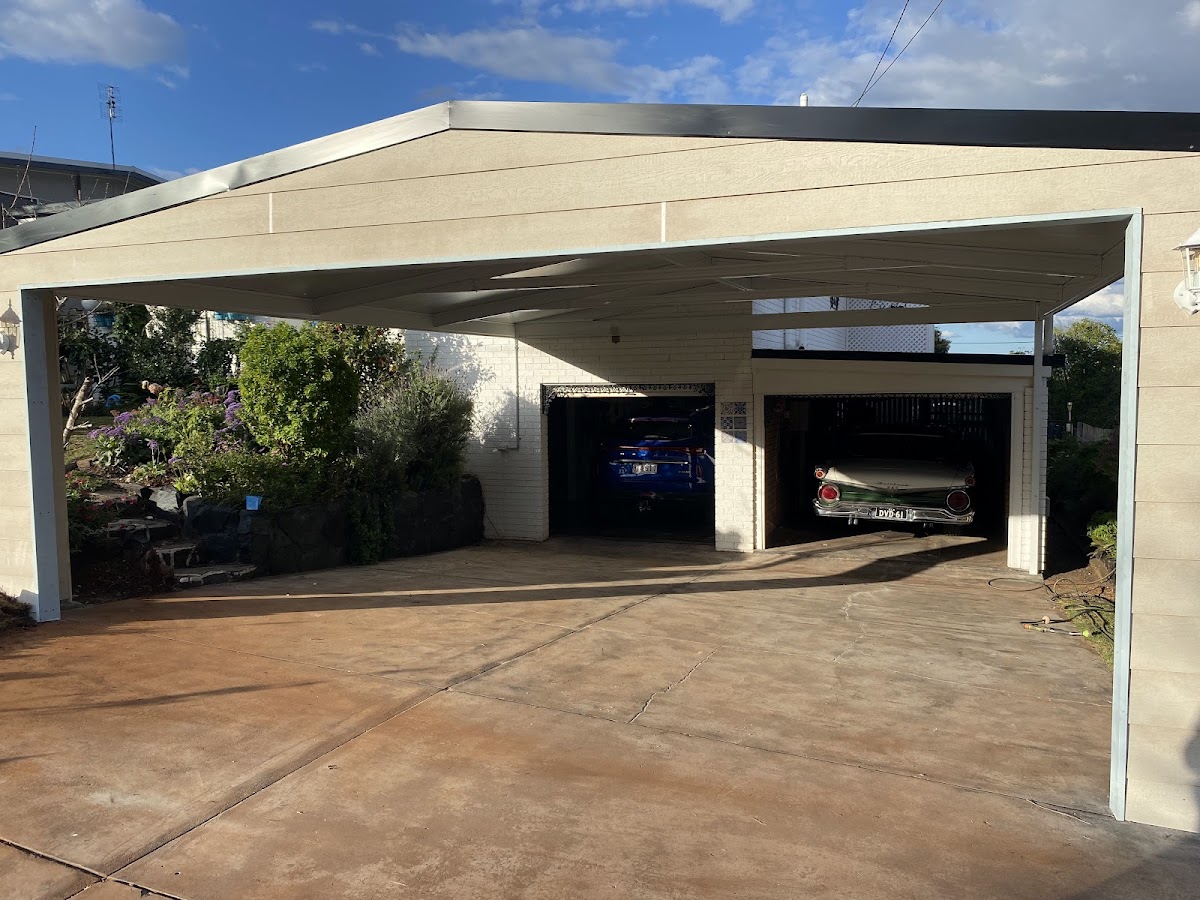Double garage on an acreage property in the Fassifern